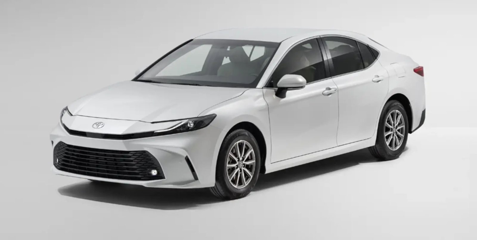 سيارة تويوتا كامري سيدان